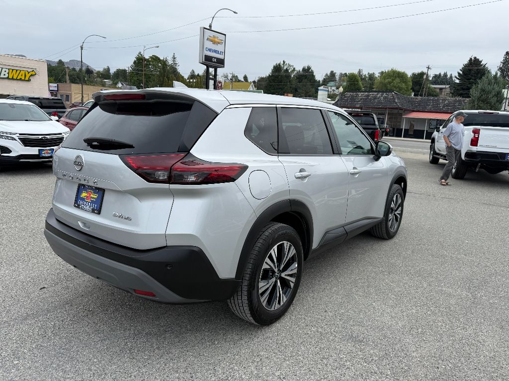 2022 Nissan Rogue SV photo 4
