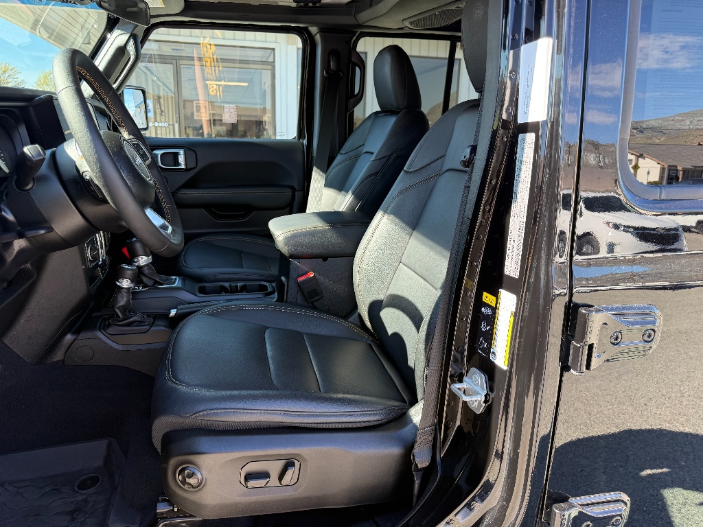 2025 Jeep Wrangler 4-Door Sahara - Photo 14