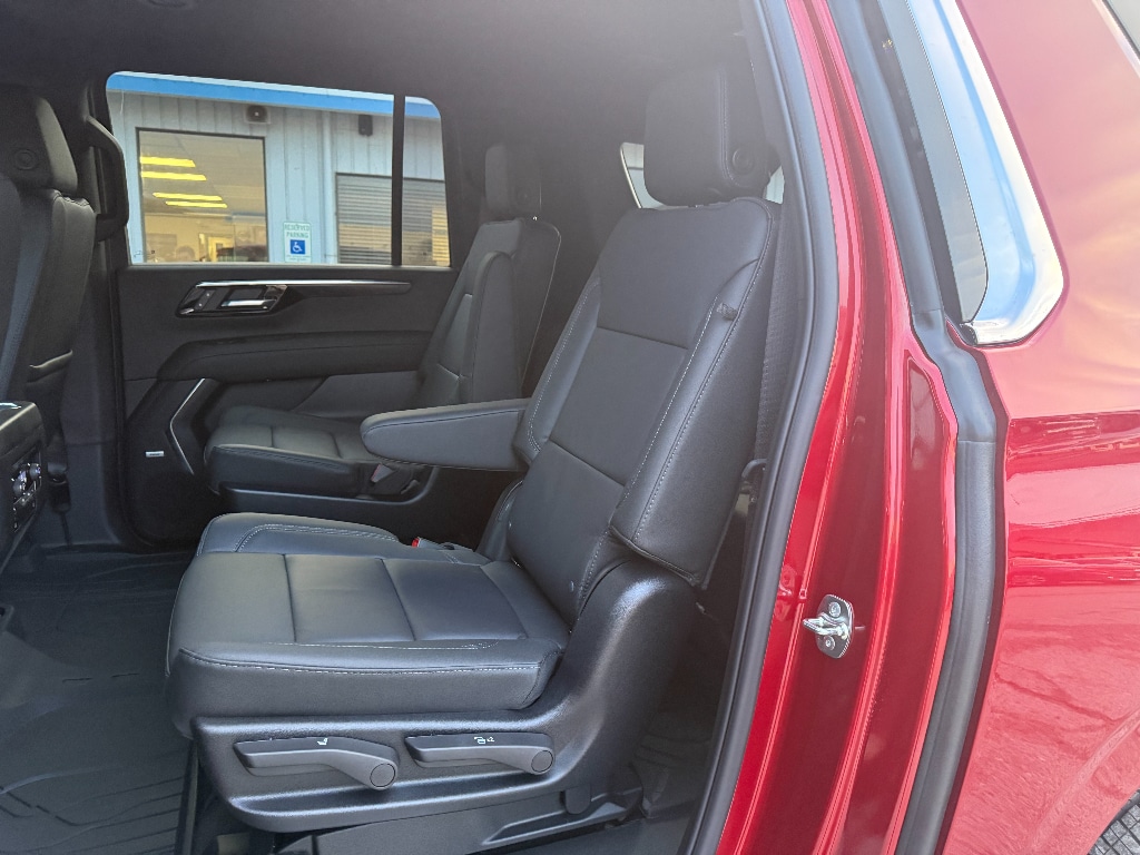 2026 Chevrolet Suburban LT - Photo 12