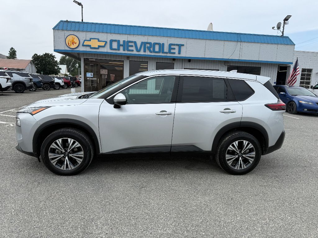 2022 Nissan Rogue SV photo 2