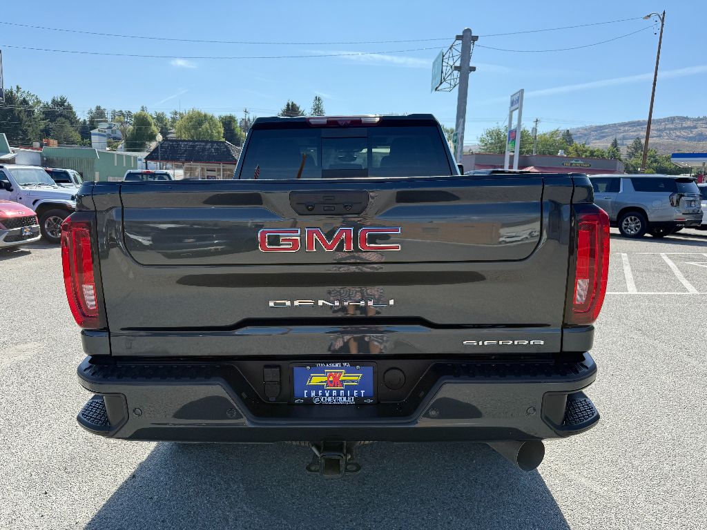 2023 Gmc Sierra 3500 HD Denali photo 3