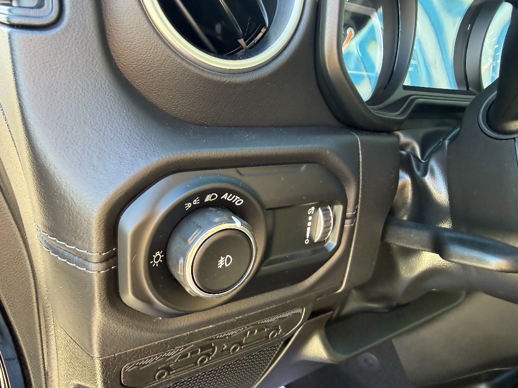 2025 Jeep Wrangler 4-Door Sahara - Photo 16