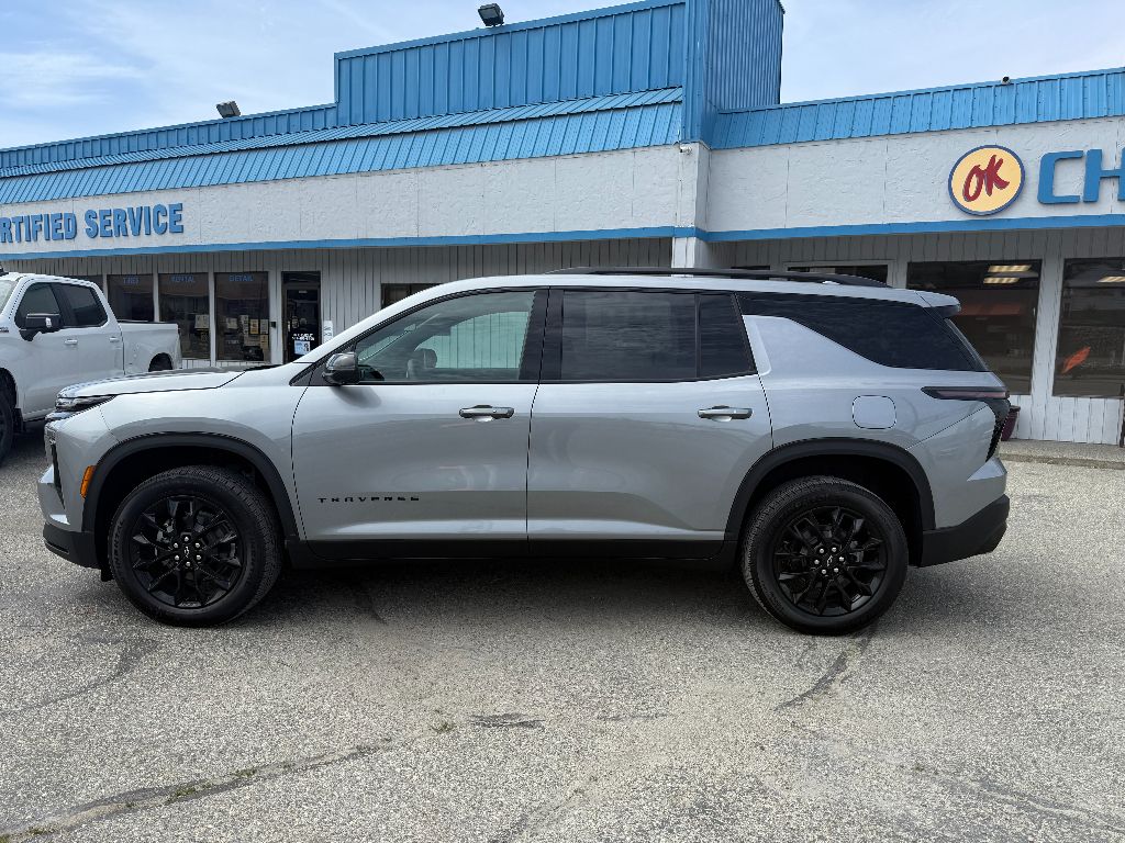 2025 Chevrolet Traverse photo 2