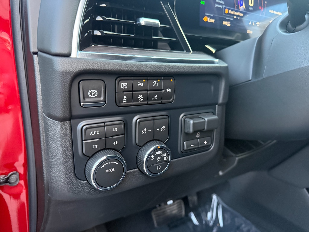 2026 Chevrolet Suburban LT - Photo 17