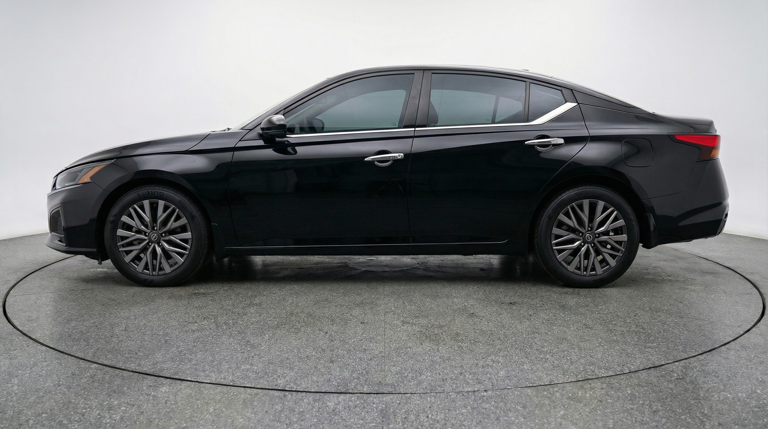 Thumbnail: 2025 Nissan Altima - 4