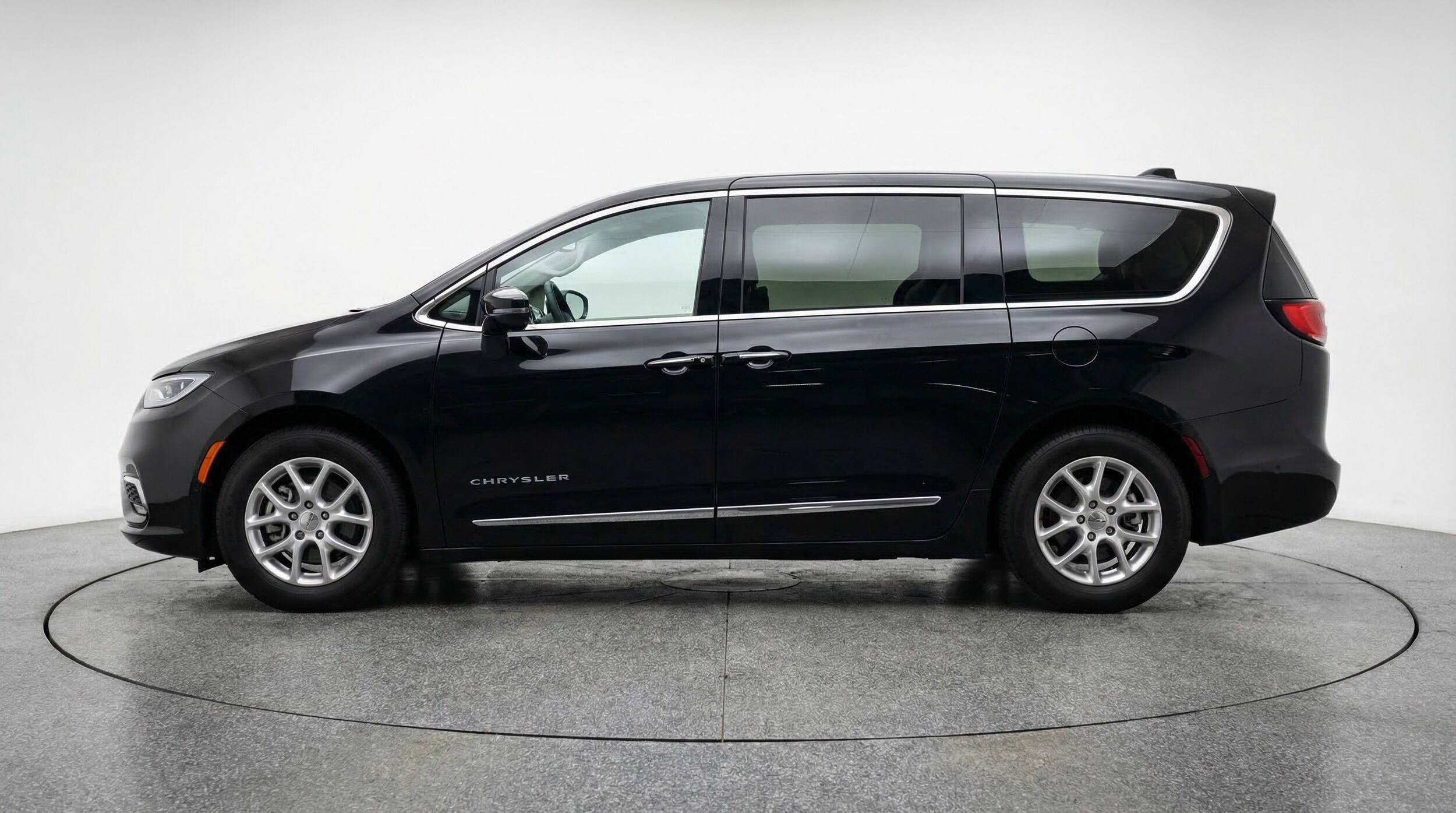 Thumbnail: 2024 Chrysler Voyager - 5