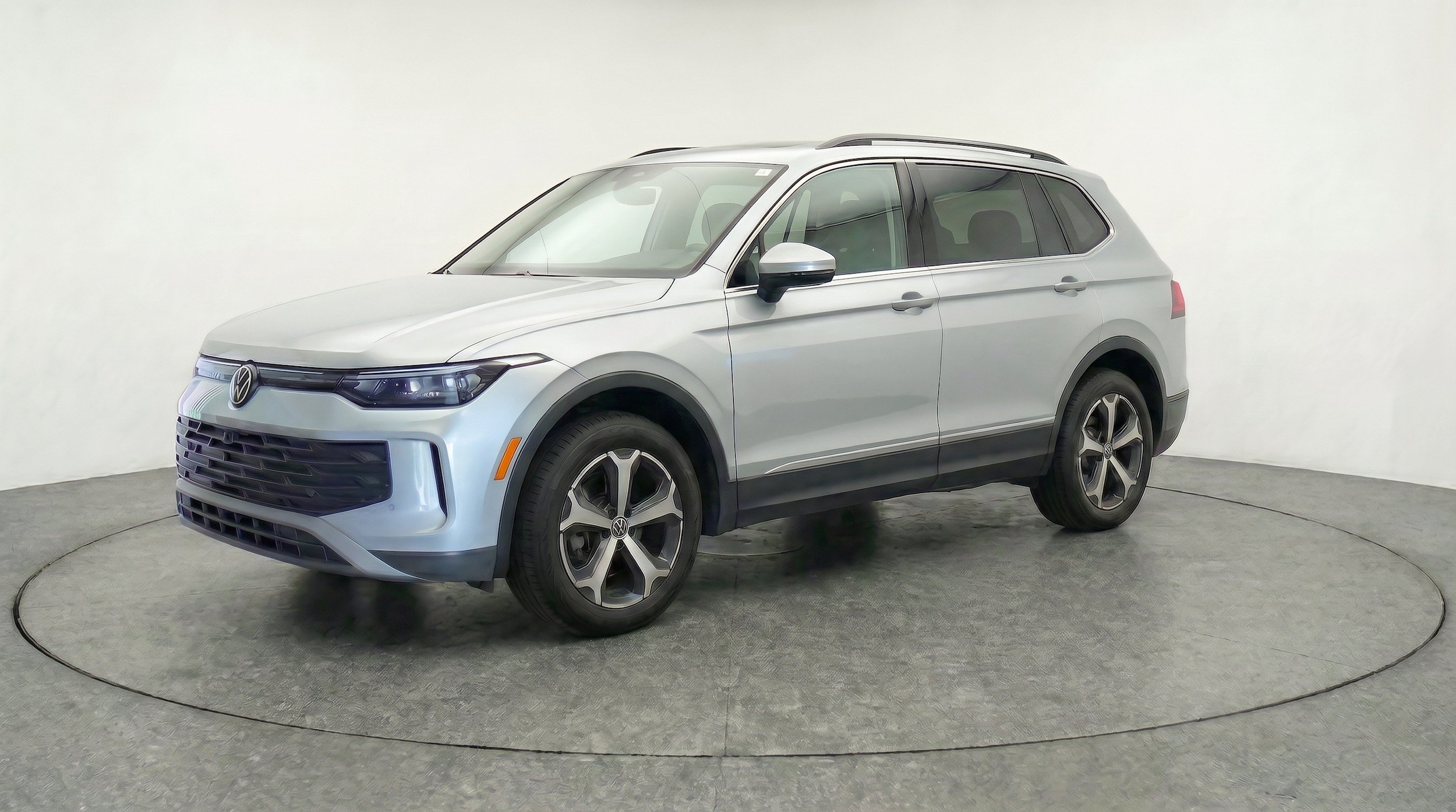 Thumbnail: 2026 Volkswagen Tiguan - 3