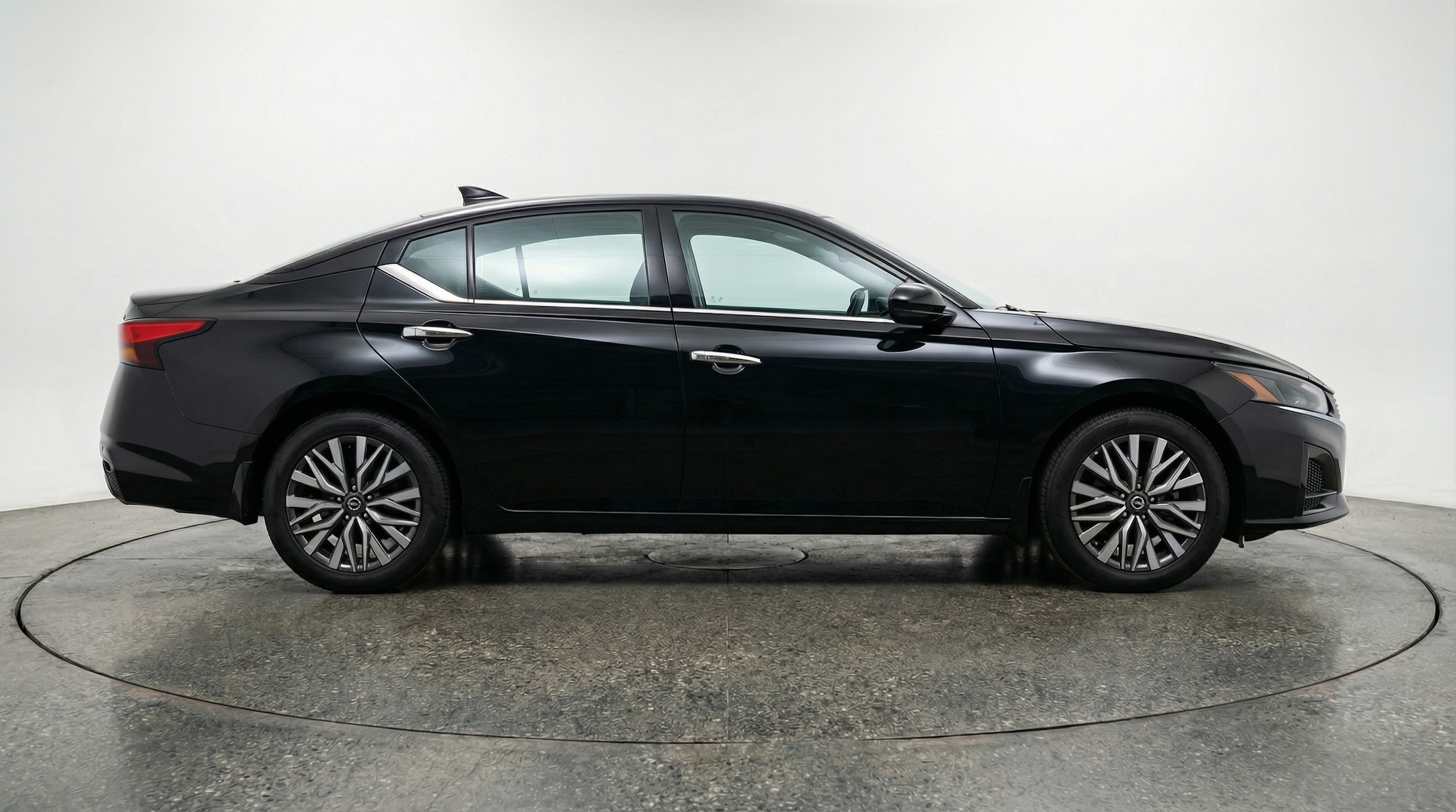 Thumbnail: 2025 Nissan Altima - 8