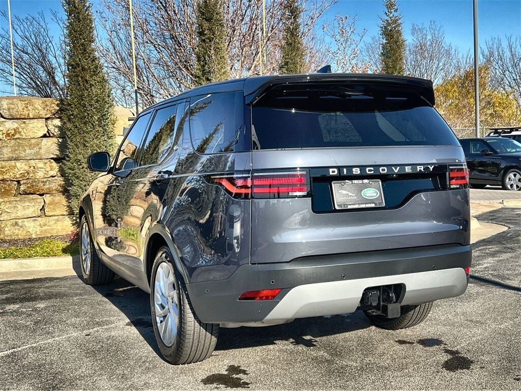 2025 Land Rover Discovery S photo 3
