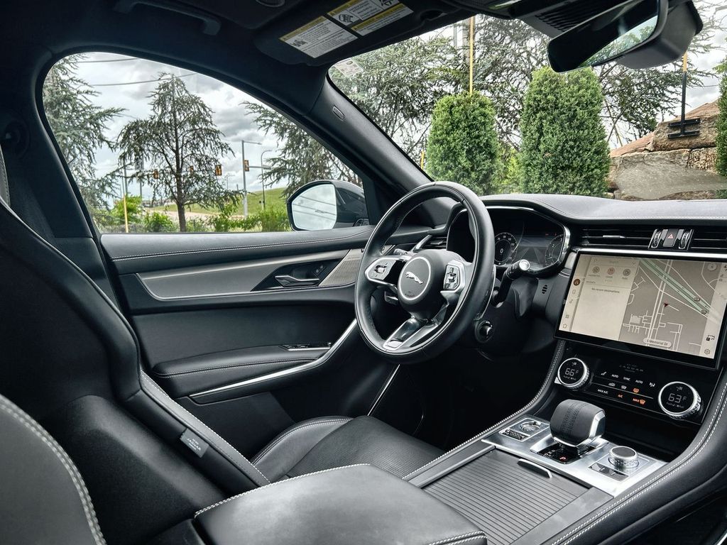 2025 Jaguar F-PACE R-Dynamic S - Photo 14