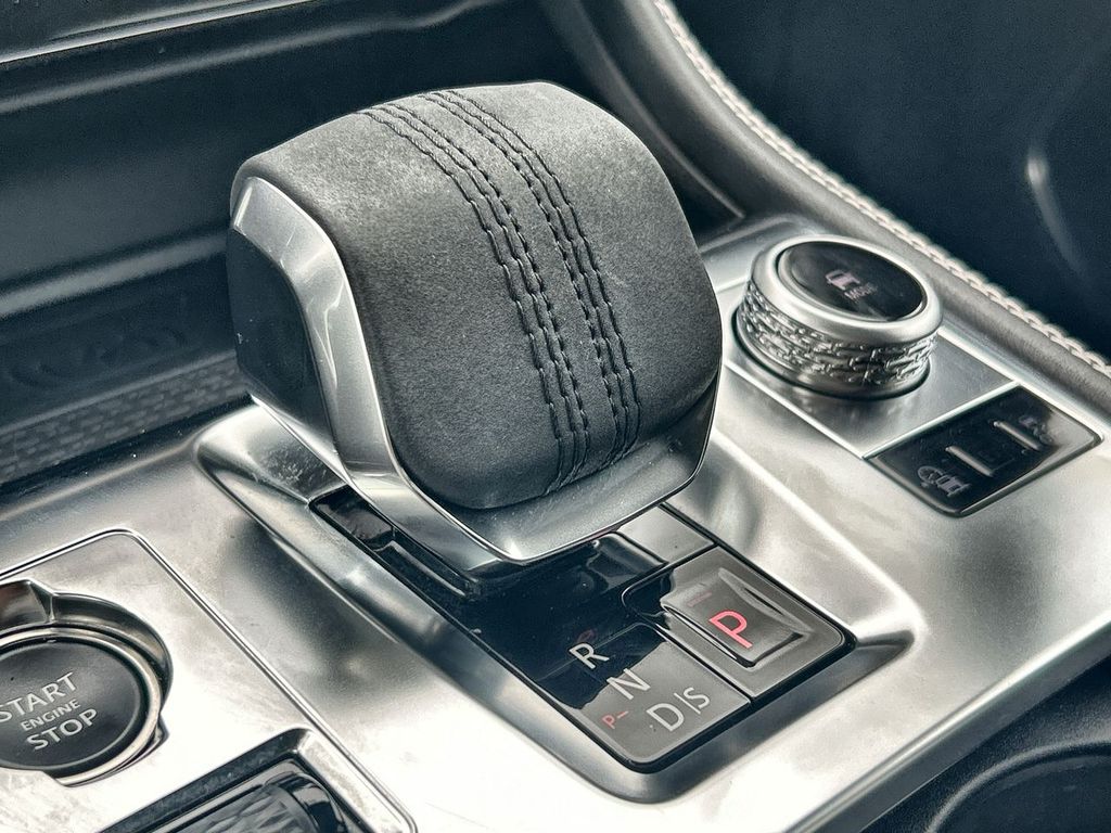 2025 Jaguar F-PACE R-Dynamic S - Photo 27