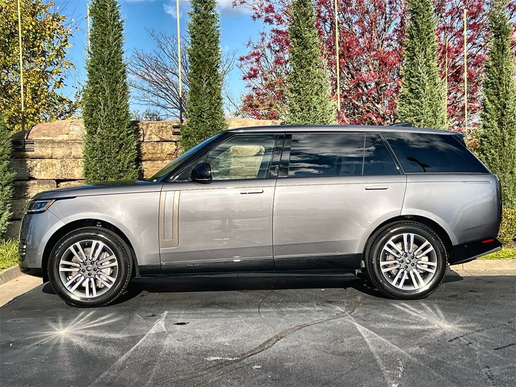 2025 Land Rover Range Rover SE photo 2