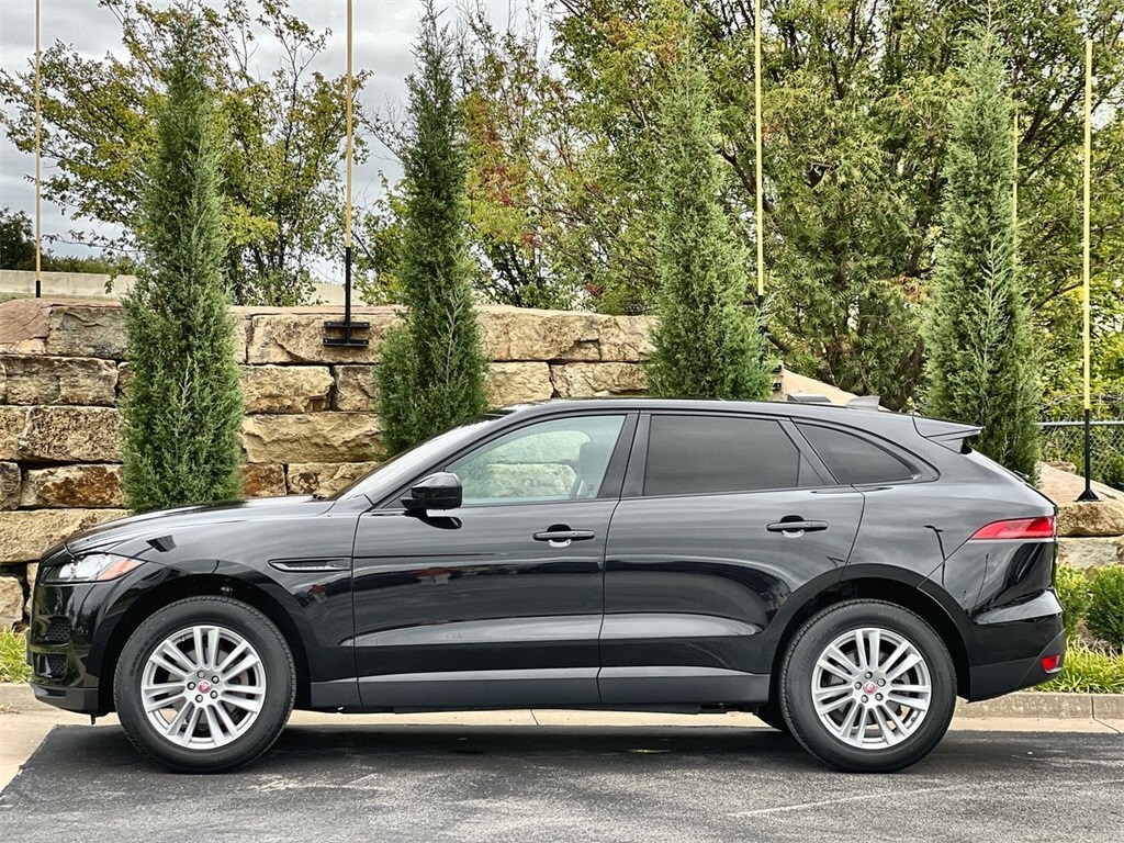 2020 Jaguar F-PACE Prestige photo 2