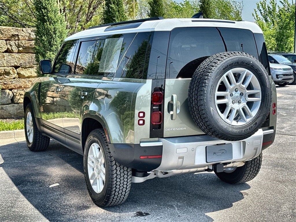 2025 Land Rover Defender 110 S photo 3