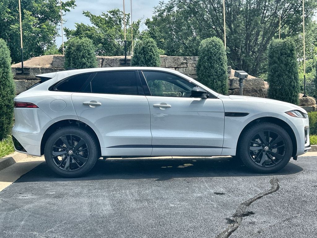 2025 Jaguar F-PACE R-Dynamic S - Photo 6