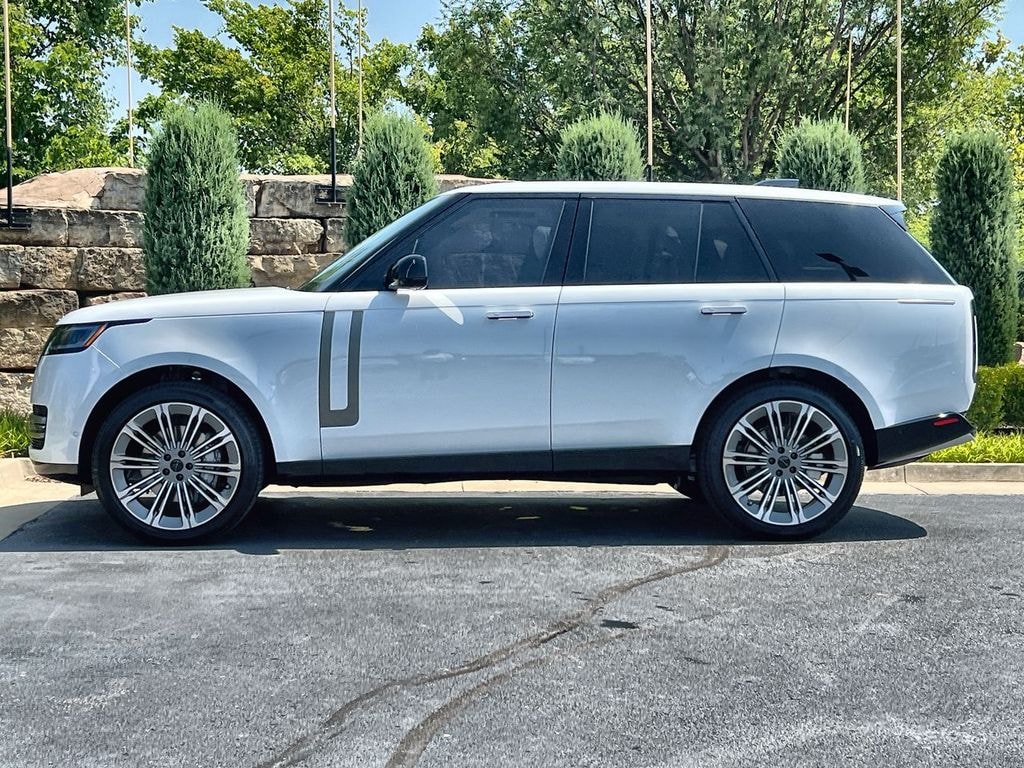 New 2026 Land Rover Range Rover SE SUV