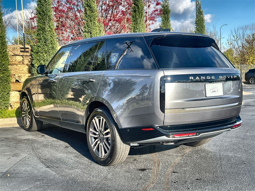 2025 Land Rover Range Rover SE photo 3