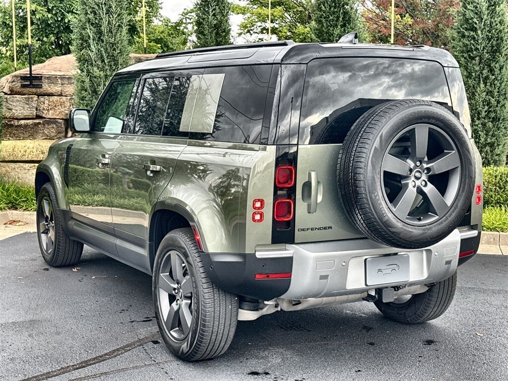 2025 Land Rover Defender 110 S photo 3