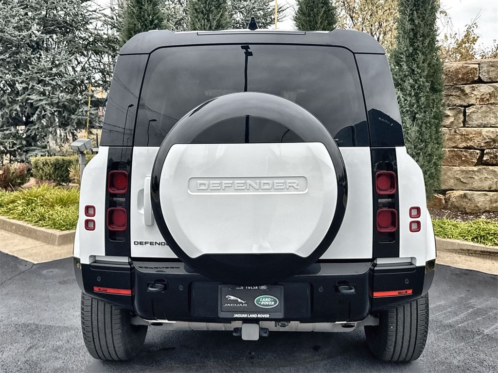 Used 2024 Land Rover Defender 110 X-Dynamic SE SUV
