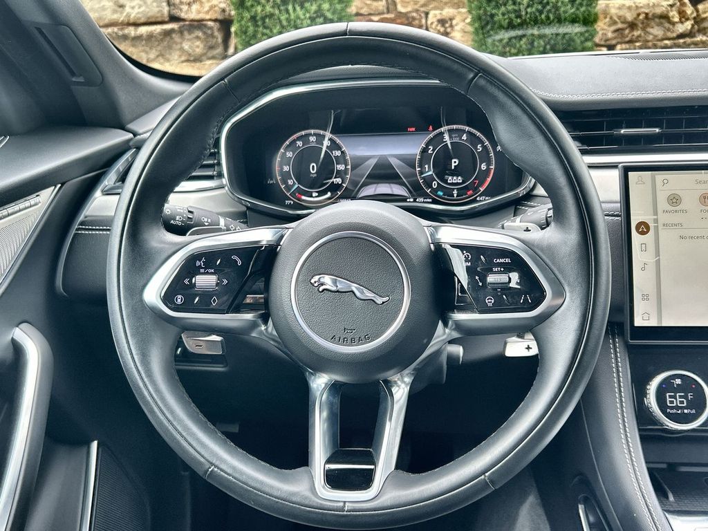 2025 Jaguar F-PACE R-Dynamic S - Photo 21