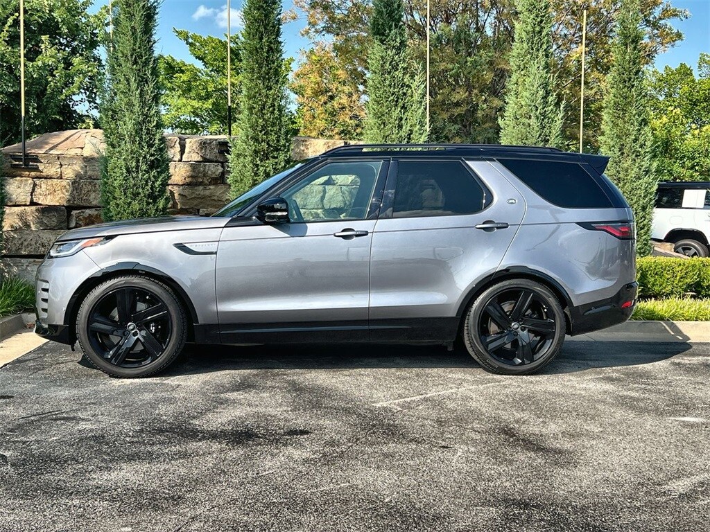 2025 Land Rover Discovery Metropolitan Edition photo 2