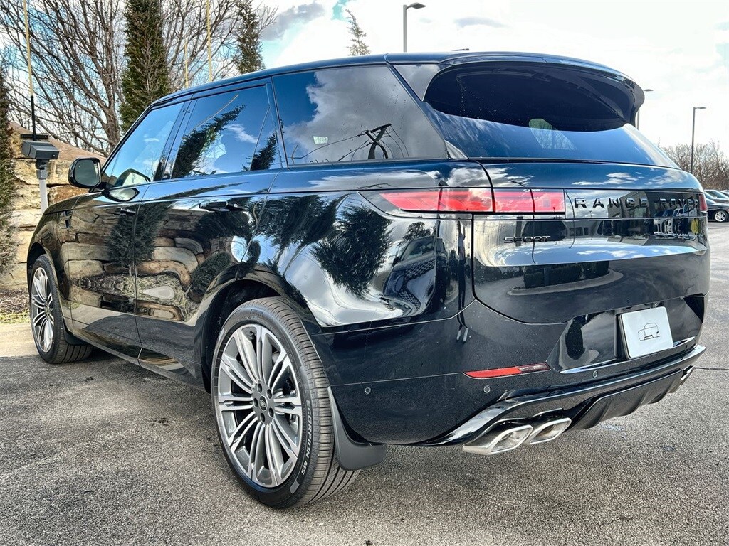2025 Land Rover Range Rover Sport SE photo 3