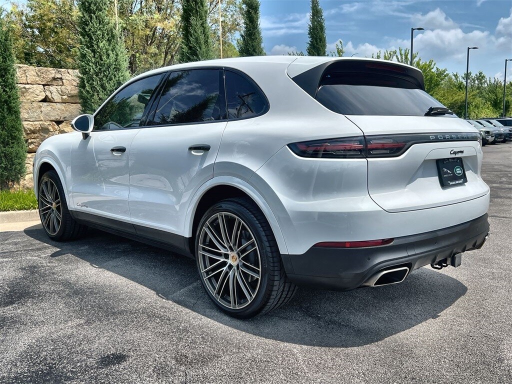 2022 Porsche Cayenne Base photo 2