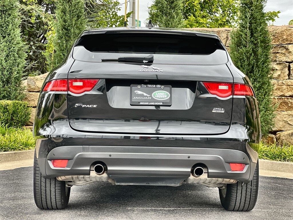 2020 Jaguar F-PACE Prestige photo 4