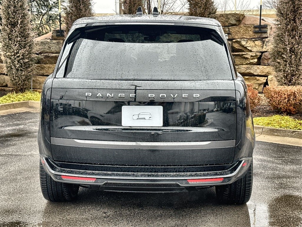 2025 Land Rover Range Rover SE photo 4