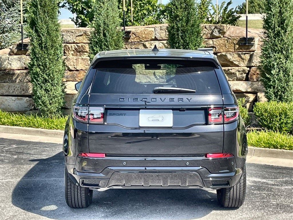 2025 Land Rover Discovery Sport Dynamic SE photo 4