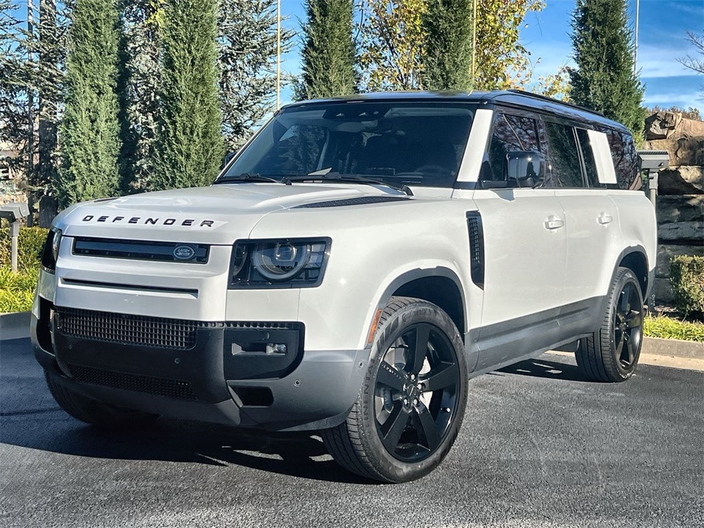 2026 Land Rover Defender S's photo