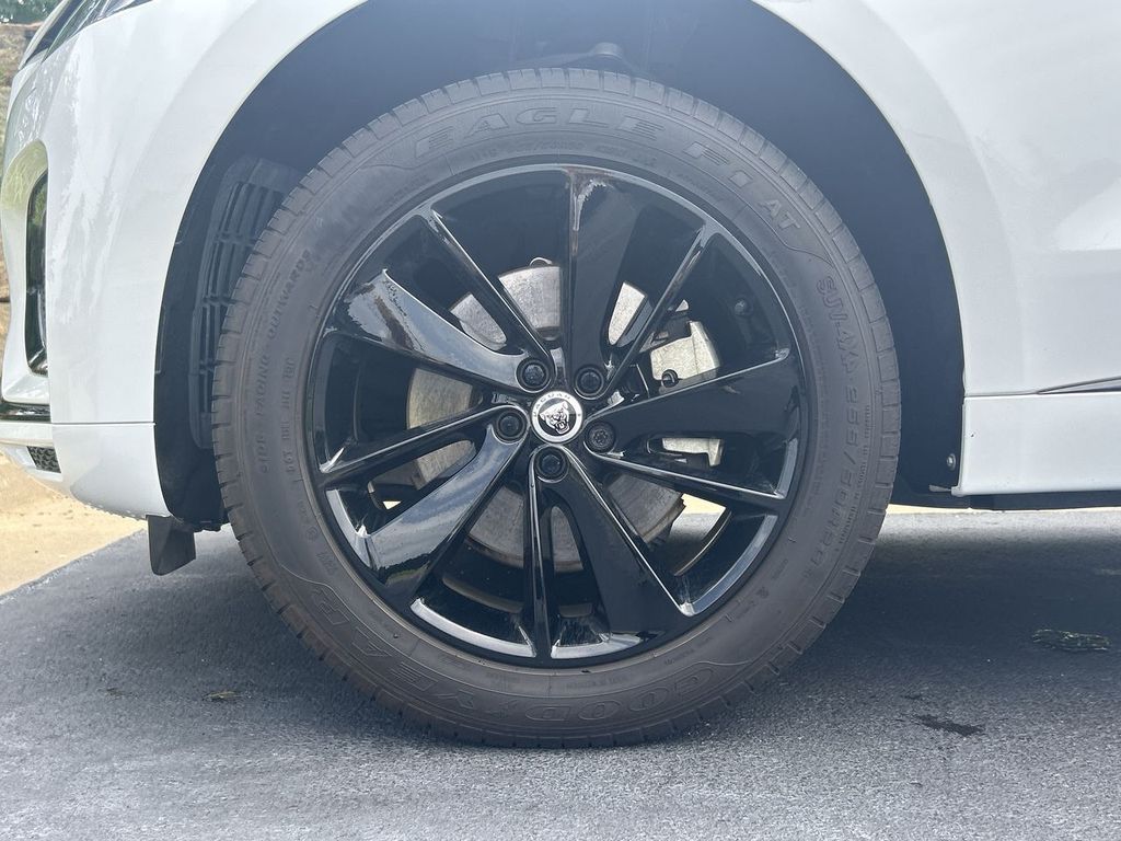 2025 Jaguar F-PACE R-Dynamic S - Photo 10