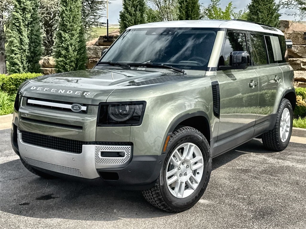 2025 Land Rover Defender S's photo