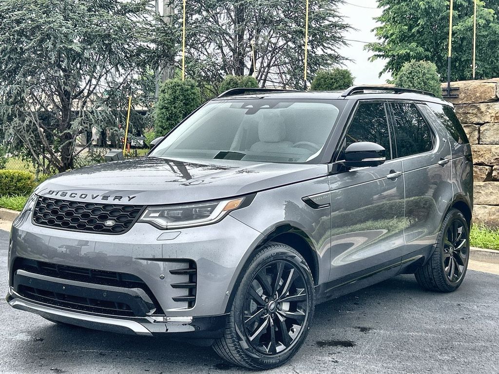 2026 Land Rover Discovery P300 Dynamic SE's photo