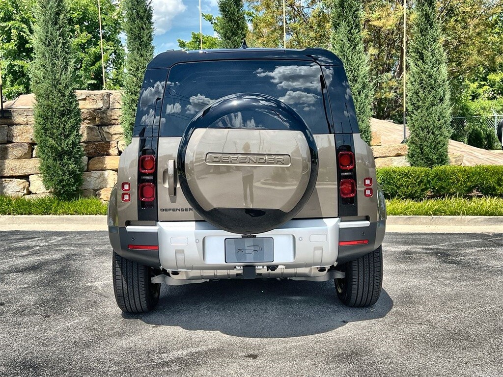 2025 Land Rover Defender 110 S photo 3