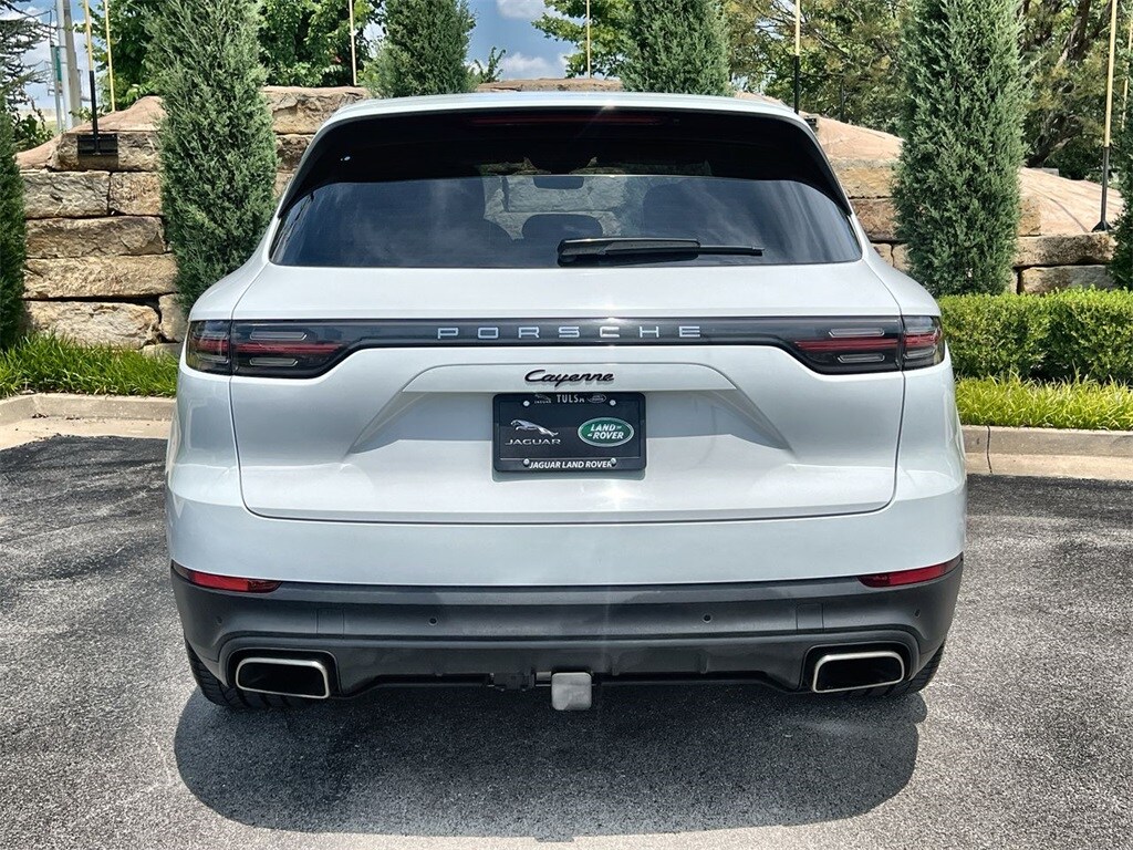 2022 Porsche Cayenne Base photo 3