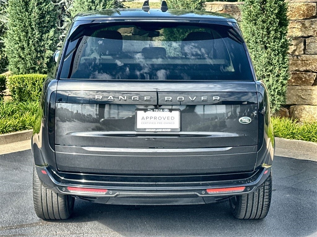 2023 Land Rover Range Rover SE photo 4