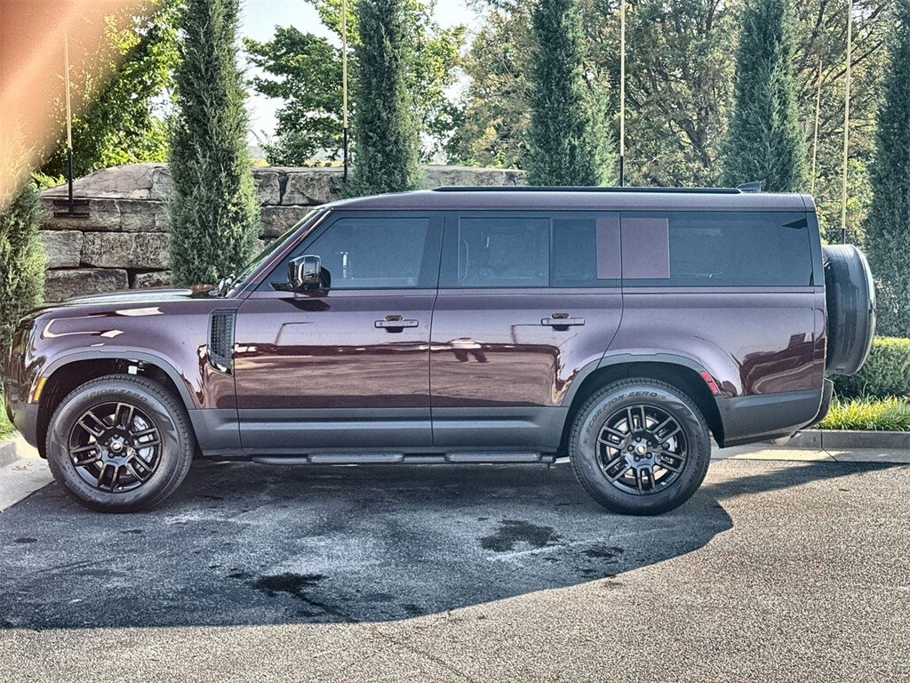 2025 Land Rover Defender 130 S photo 2