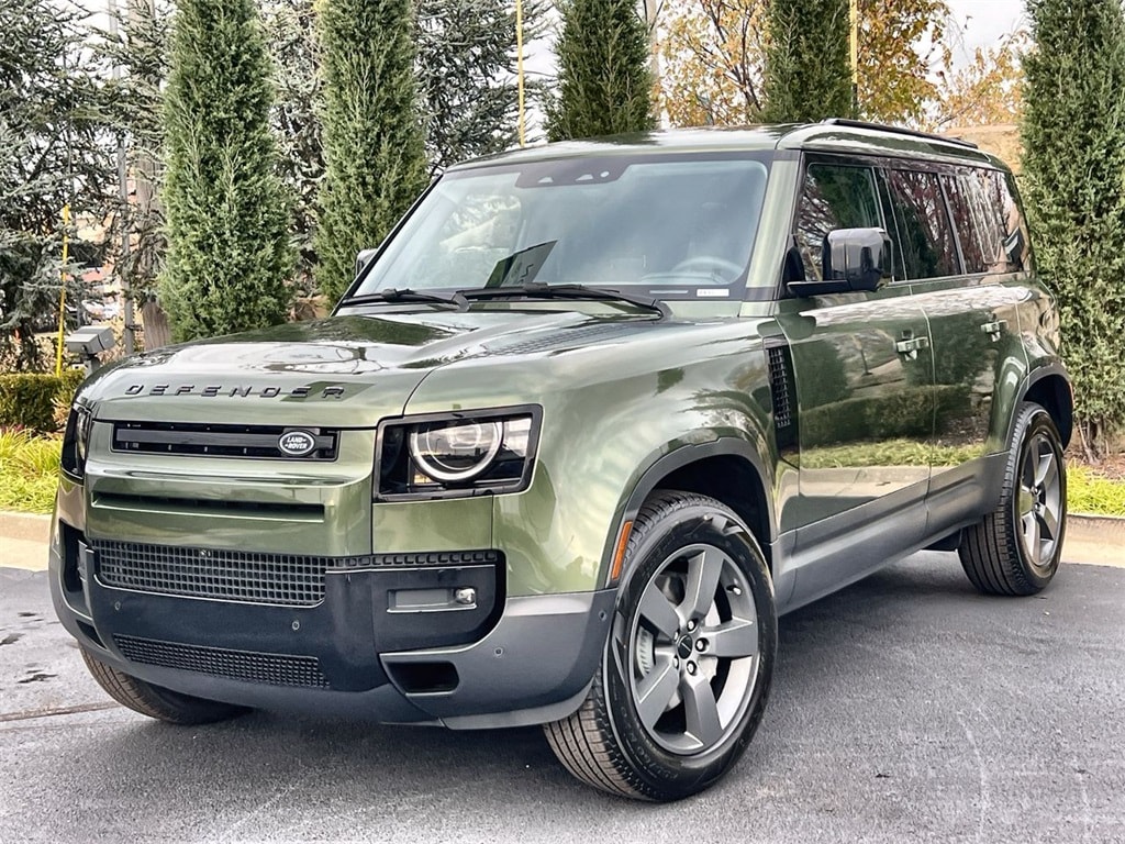 2026 Land Rover Defender S's photo