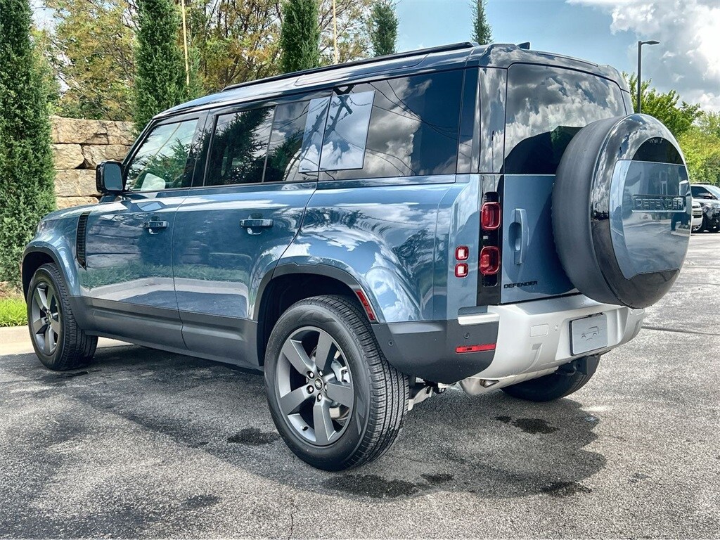 2025 Land Rover Defender 110 S photo 3