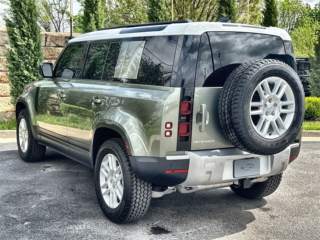 2025 Land Rover Defender 110 S photo 3