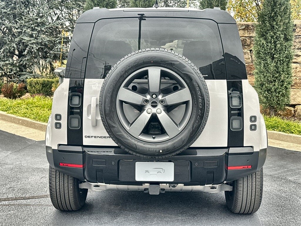 2026 Land Rover Defender 110 S photo 4