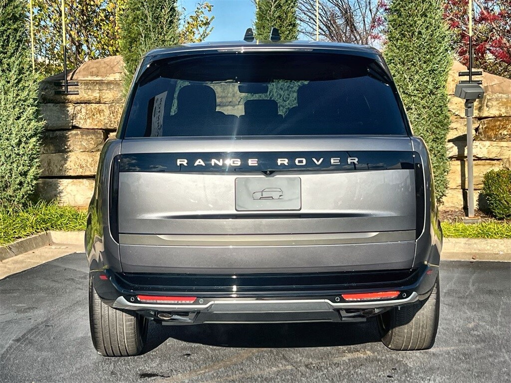 2025 Land Rover Range Rover SE photo 4