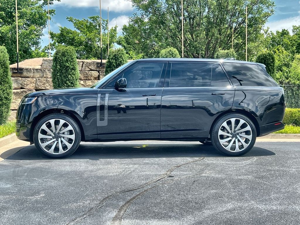 New 2026 Land Rover Range Rover SE SUV