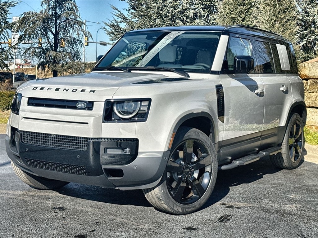 2026 Land Rover Defender S's photo