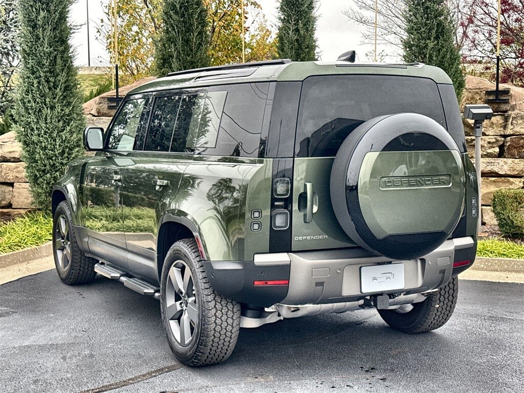 2026 Land Rover Defender 110 S photo 3