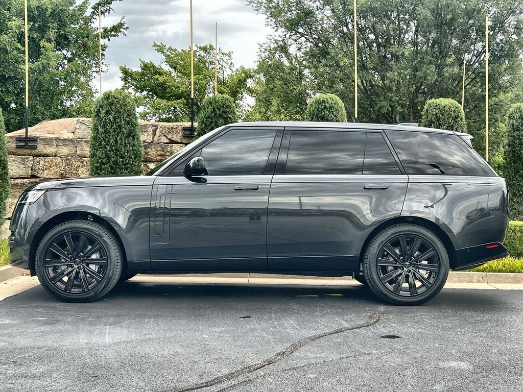 New 2026 Land Rover Range Rover SE SUV