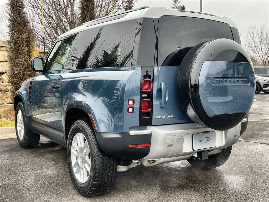 2025 Land Rover Defender 90 S photo 3