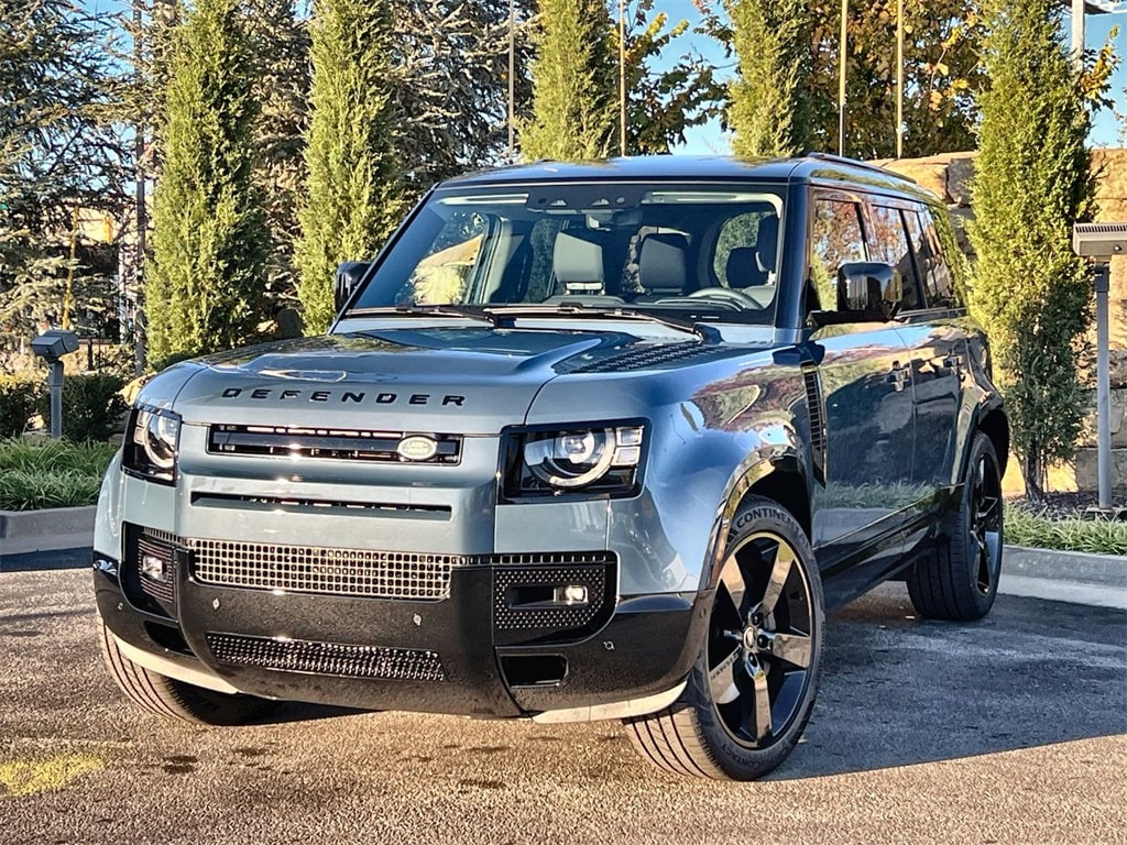2025 Land Rover Defender X-Dynamic SE's photo