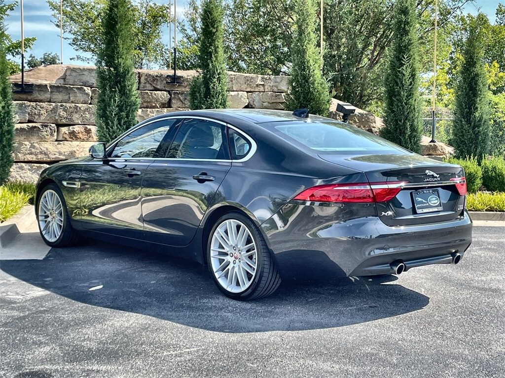 2020 Jaguar XF 30t Prestige photo 4
